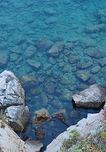 绿宝石海海水 绿宝石卵石背景阳光照耀图片