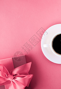 粉红背景的奢华礼品盒和咖啡杯 浪漫假日日出惊喜的平板设计购物咖啡平铺菜单展示店铺生日女孩女士老板图片