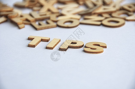 封面背景时打开木质文字提示 Tips 概念图片