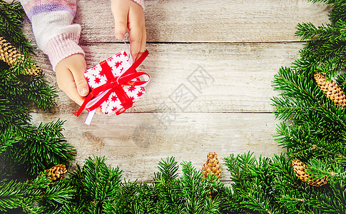 圣诞节背景 新年快乐 有选择的重点松树盒子假期惊喜庆典喜悦作品家庭礼物装饰图片