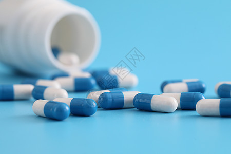 以蓝底隔离瓶装药丸胶囊宏观树叶药品流感产品药片制药草药瓶子蓝色图片