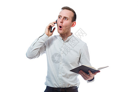 男商务人士 男商务人士 教师 导师检查你日记中的条目 用手机交谈 孤立于白种背景职场商务男性经理技术电话男人议程工作套装图片