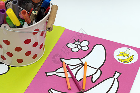 儿童用彩色铅笔染色书籍 儿童发展概念活动艺术创造力孩子们学习逻辑成长爱好游戏填色图片