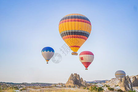 由土耳其卡帕多西亚上空飞来的多彩热气球地标运输日落飞机岩石火鸡内夫篮子航班冒险图片