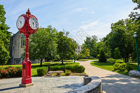 印第安纳大学学院校园红时钟图片