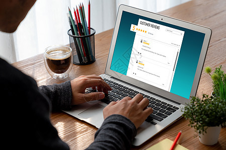 现代计算机软件的客户体验和评论分析桌子星星展示男人速度屏幕笔记本职场餐厅分数图片