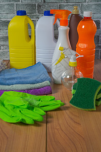 妇女使用的清洁用具扫帚女士仆人台面洗涤剂家庭烘干机眼镜工作桌子图片