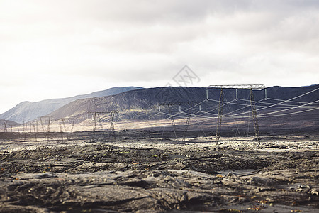 高压电线和冰岛大陆火山地(冰岛大陆)图片