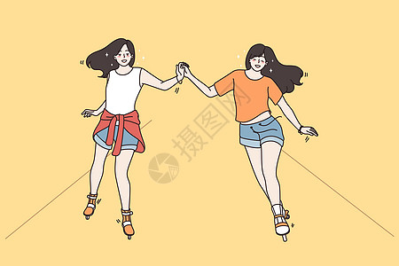 快乐的女孩们在街上一起溜冰图片