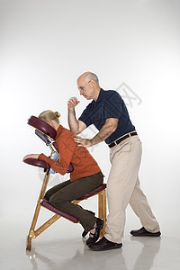 强迫妇女做人 按摩椅 椅子按摩 女士 弯头 按摩治疗师 男人图片