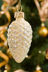 圣诞节装饰 庆典 反光的 装饰品 锥体 假期背景图片