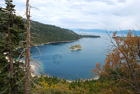 悉尼海湾Tahoe湖加利福尼亚州的翡翠湾背景