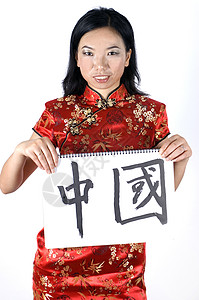 持有中国卡片的中国女孩图片