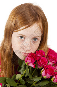 玫瑰花苞小女孩拿着粉红玫瑰背景