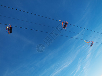 滑雪电梯 户外 上坡 夏天 骑术 升降椅 电缆 天空图片