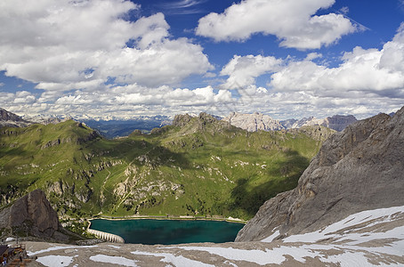 Marmolada冰川的全景图片