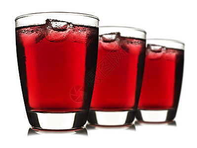三杯红果汁 加冰 周年纪念日 食物 透明的 液体 玻璃器皿图片
