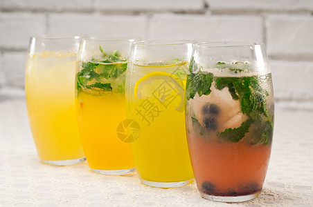 选择长饮料的水果 冰 玛格丽塔 玻璃 杜松子酒 液体 寒冷的图片