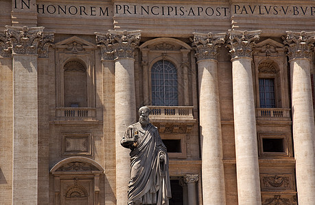 梵蒂冈外的圣彼得巴西利亚神像 意大利罗马图片