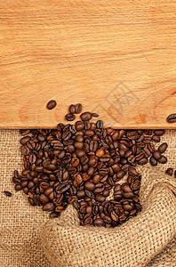 零散的咖啡谷和木板图片