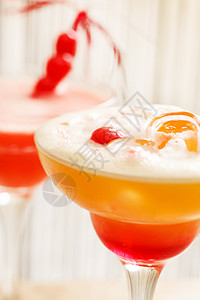 酒吧里鸡尾酒 薄荷 水果 寒冷的 朗姆酒 柑橘 玻璃图片