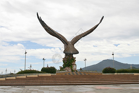 巨鹰广场马来西亚兰卡维岛的鹰广场 鸟 尾巴 正方形 东方背景
