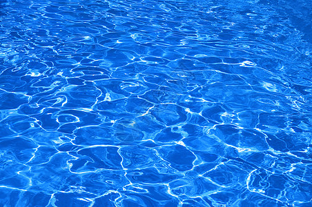 池中纯蓝水 闪耀 波浪 夏天 游泳 蓝色的 清除背景图片