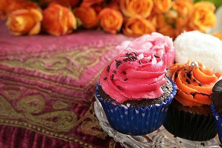 彩色松饼粉红橙油奶油古年 玫瑰 时尚 派对图片