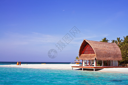 蓝色天空的马尔迪夫海滨海滩屋照片 老的 热带图片