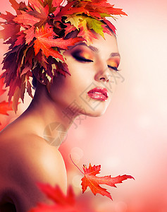 美丽的秋季妇女 叶子 眼睛 发型 假期 季节 头发 时尚图片