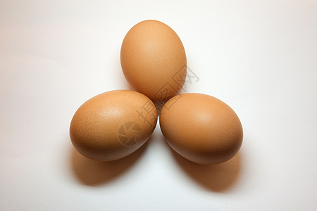三个鸡蛋 业 棕色的 健康食品 动物 食物 鸟 脆弱的 养鸡场图片