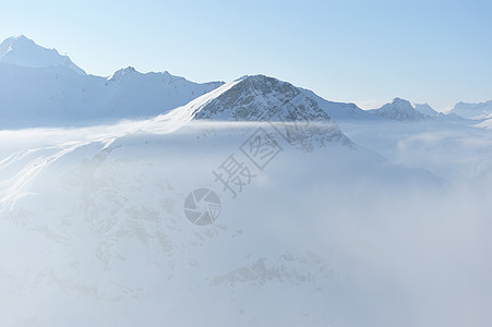 冬季下雪的山云中 蓝色的 法国 旅行 太阳 寒冷的 户外图片