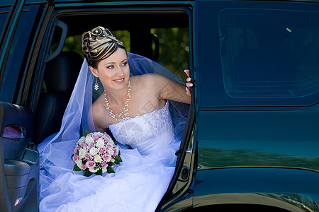 新娘肖像 门 快乐 美丽的 车 庆典 订婚 户外图片