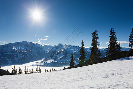 冬季与Kaprun度假村滑雪斜坡 阿尔卑斯山 高的图片