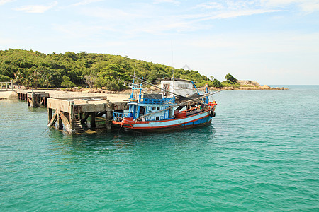 泰国港口的木制捕鱼船图片