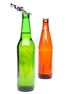两瓶啤酒和开瓶器 扣顶 瓶肩 黄色的 饮料 绿色的图片