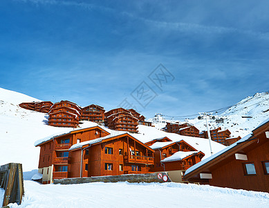 山区滑雪度假胜山地 自然 欧洲 蓝色的 小屋 木头图片