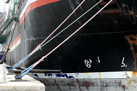 在码头上停泊 电缆 路面 安全的 缆绳 海 地标 支撑图片