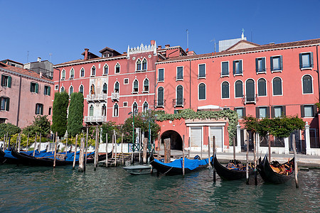 威尼斯大运河和贡多拉小港口 盛大 美丽的 城市 缆车图片