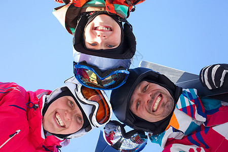 滑雪 冬季乐趣 - 享受滑雪假期的滑雪者 女儿 青少年图片