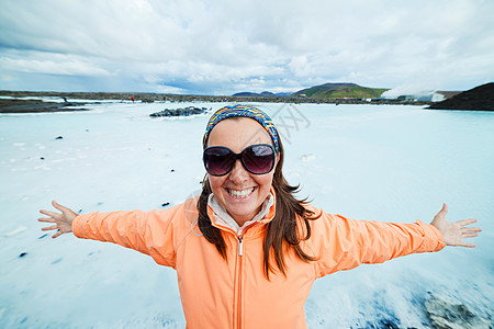 蓝环礁地热浴的女人 泻湖 地标 火山作用 蓝色的 夏天 沙龙图片