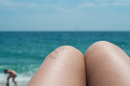 沙滩上的腿 膝盖 放松 玩弄 屁股 海洋 假期 支撑 脚图片