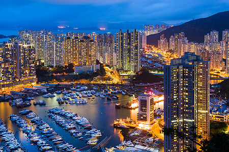 晚上在香港的台风避难所图片