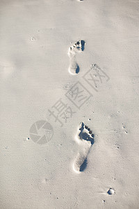 加勒比岛屿白沙上的人类足迹 百人脚印 假期图片