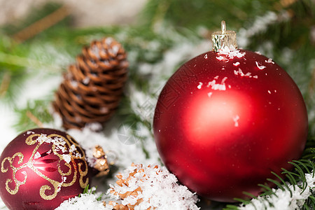 几个各种圣诞装饰品 季节 假期 松树 冬天 快乐 诺埃尔图片