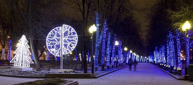 圣诞节夜景莫斯科圣诞节 蓝色的 季节性的 林荫大道 新年树 俄罗斯 镇背景