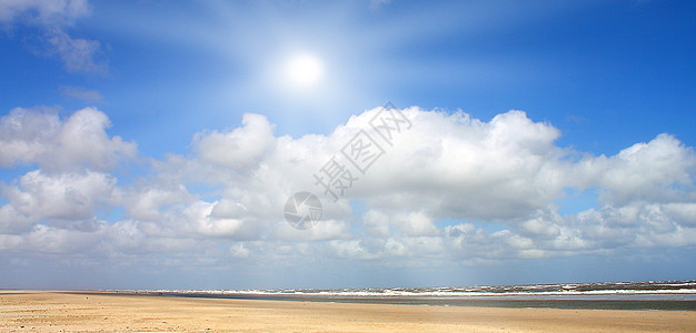 美丽的沙滩 阳光照耀 支撑 海 天气 蓝色的 海岸图片