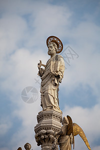 圣马克和天使神像 是威尼斯巴西利卡圣马可中央拱门的顶峰图片