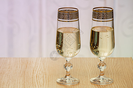 两杯香槟笛子 装满香槟 酒精 专业品鉴 鸡尾酒 假期图片