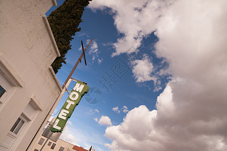 明蓝天空白闪耀的云彩之星 酒店 路边 历史性 客栈图片